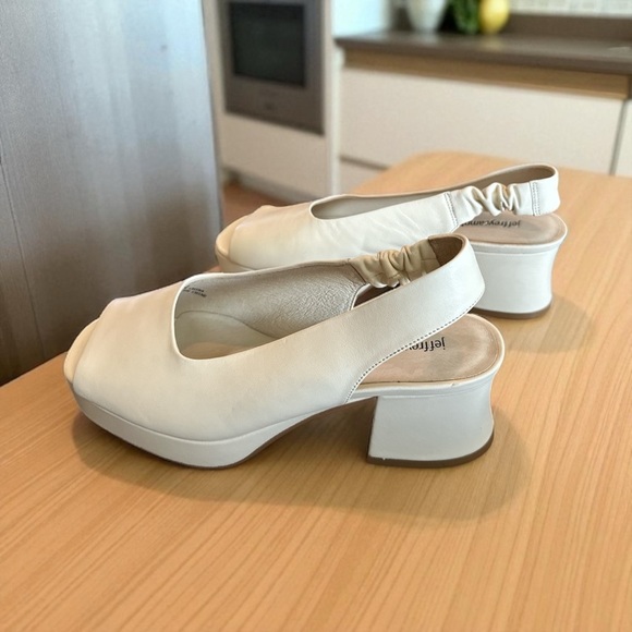 Jeffrey Campbell Cream Slingback Leather Sandals – Size 9 – 2.5” Heel - Picture 2 of 9